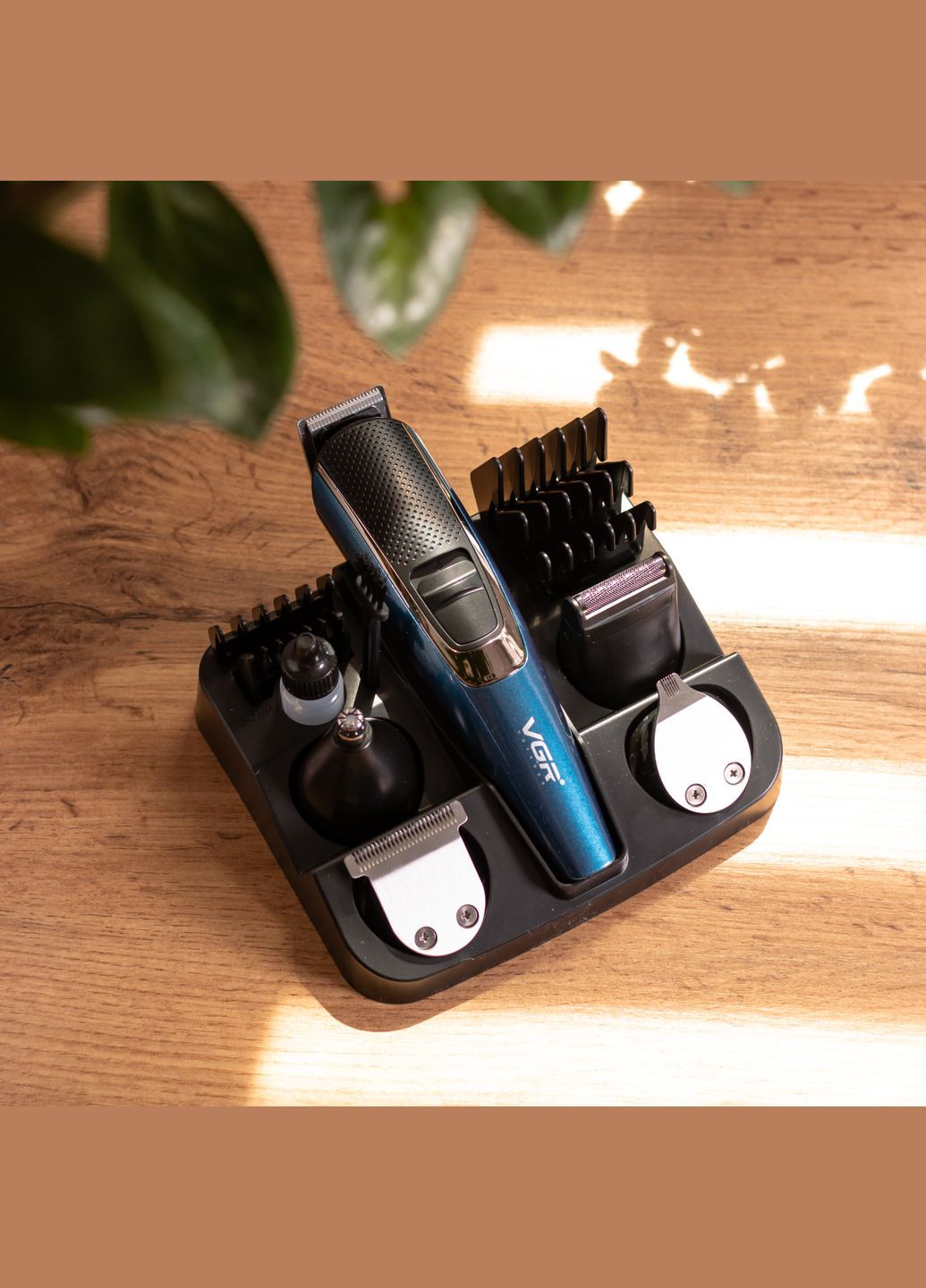Машинка для стрижки V-172 с насадками, VGR (358650222)