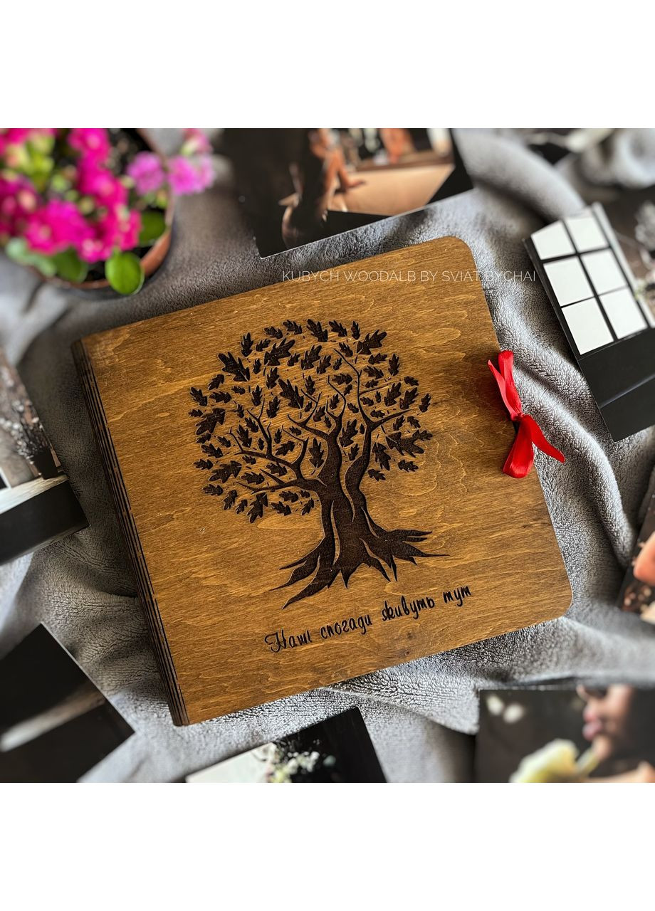 Семейный фотоальбом с деревом и надписью "Наши воспоминания живут здесь" | фотоальбом с бумажными страницами на подарок, юбилей No Brand (370386877)