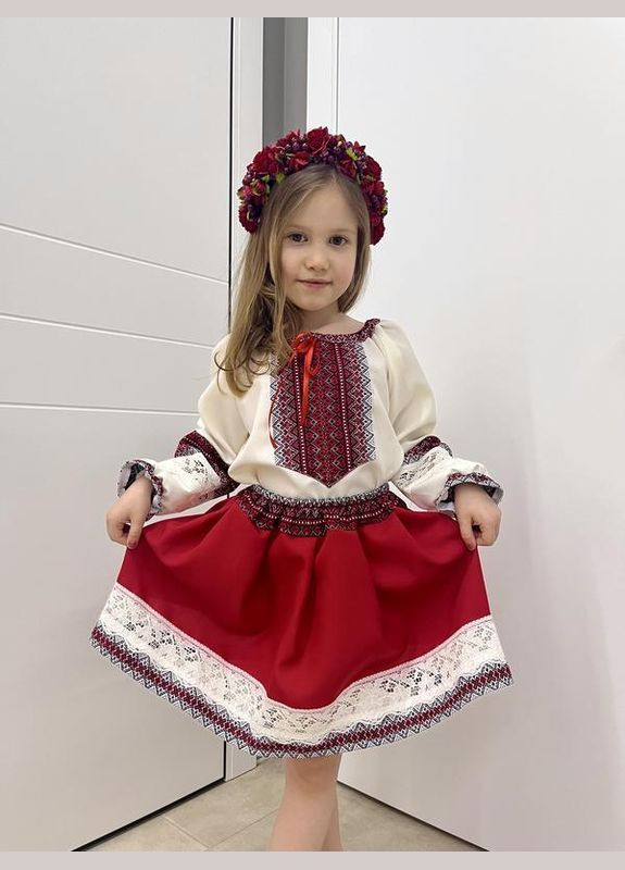 Белая костюм вышиванка для девочки классический молочный с красным. (359472840)