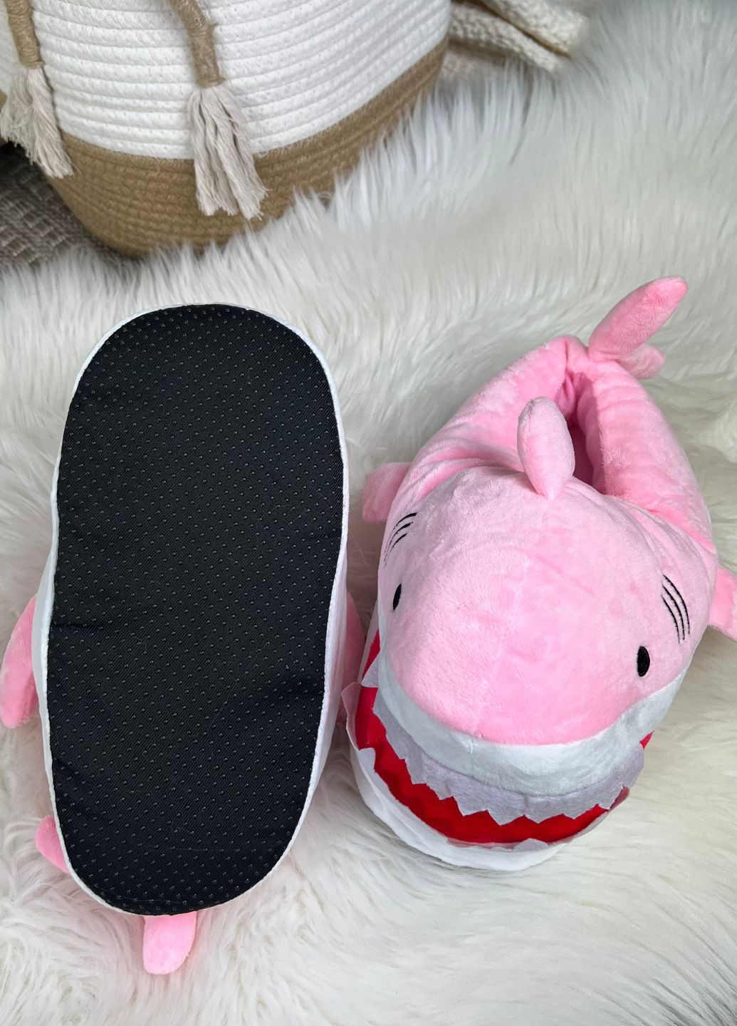 Плюшевые тапочки Акула с объёмной мордочкой и нескользящей подошвой унисекс My Kigu (366742065)