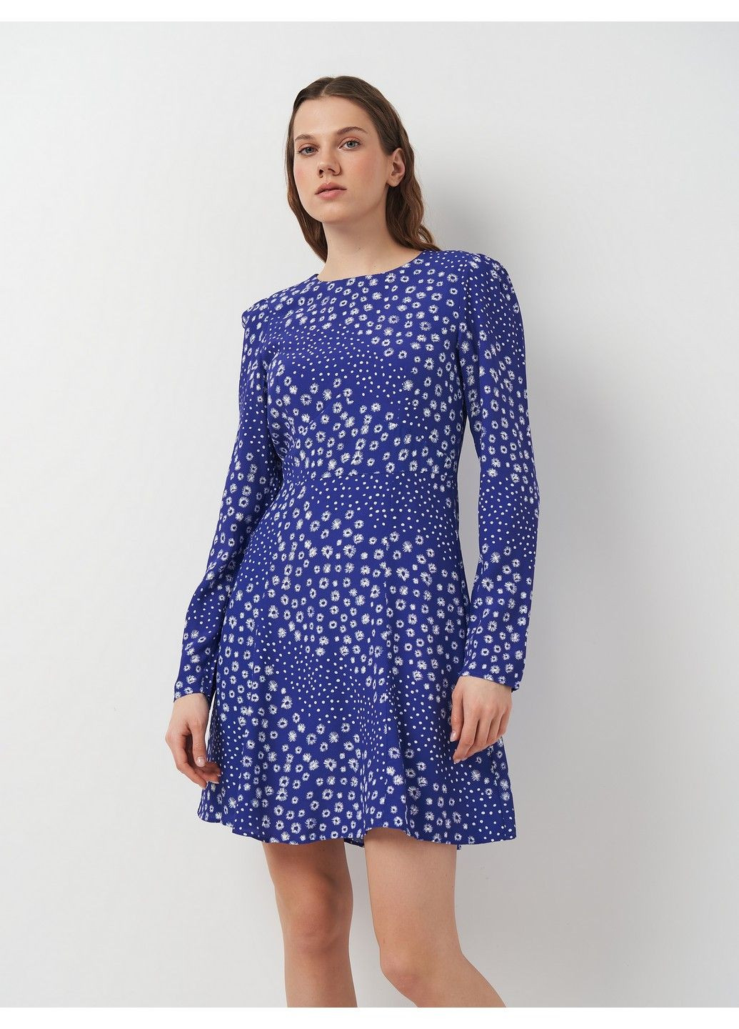 Синее кэжуал платье H&M с новогодним принтом