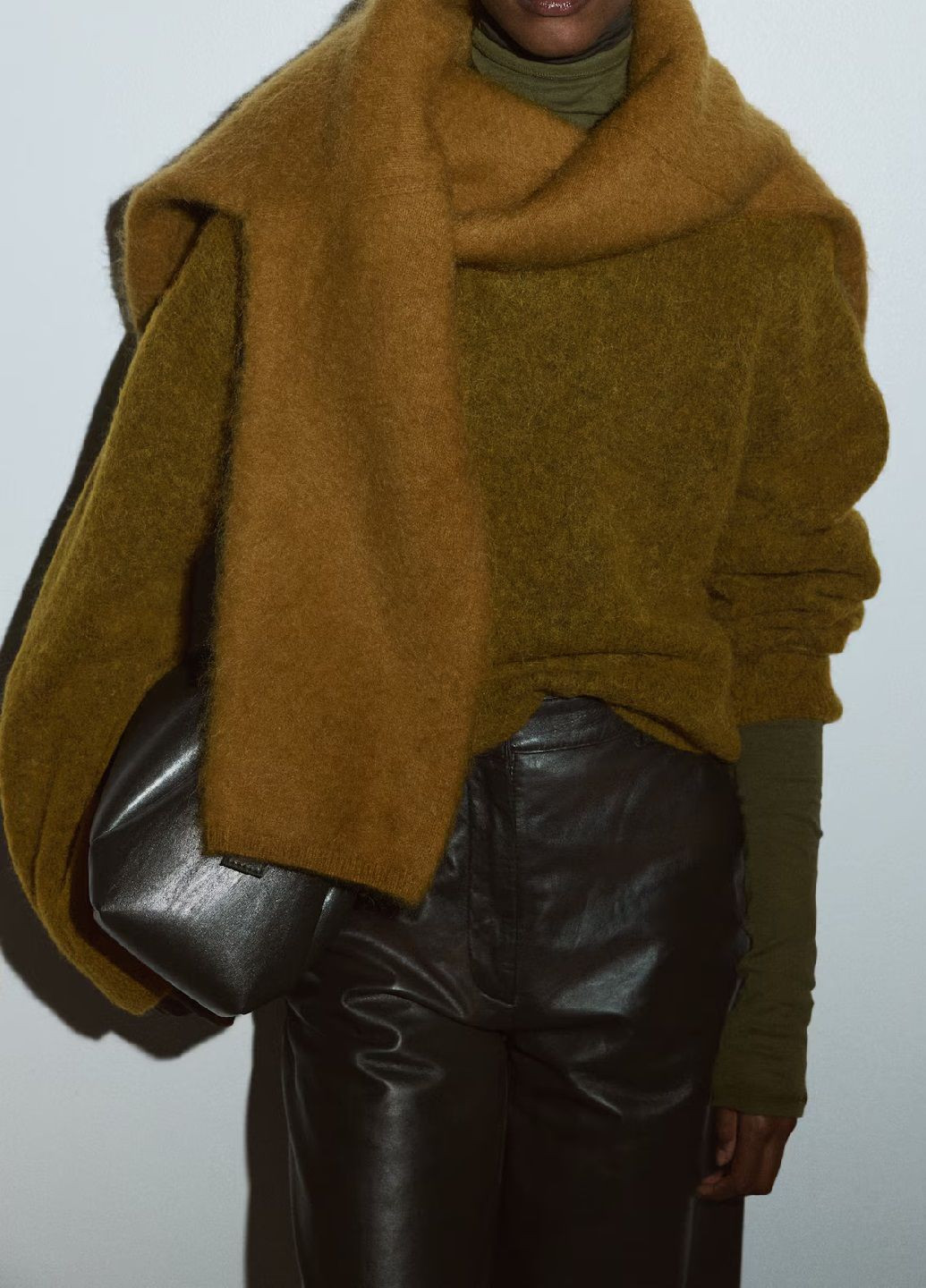 Оливковий демісезонний светр H&M