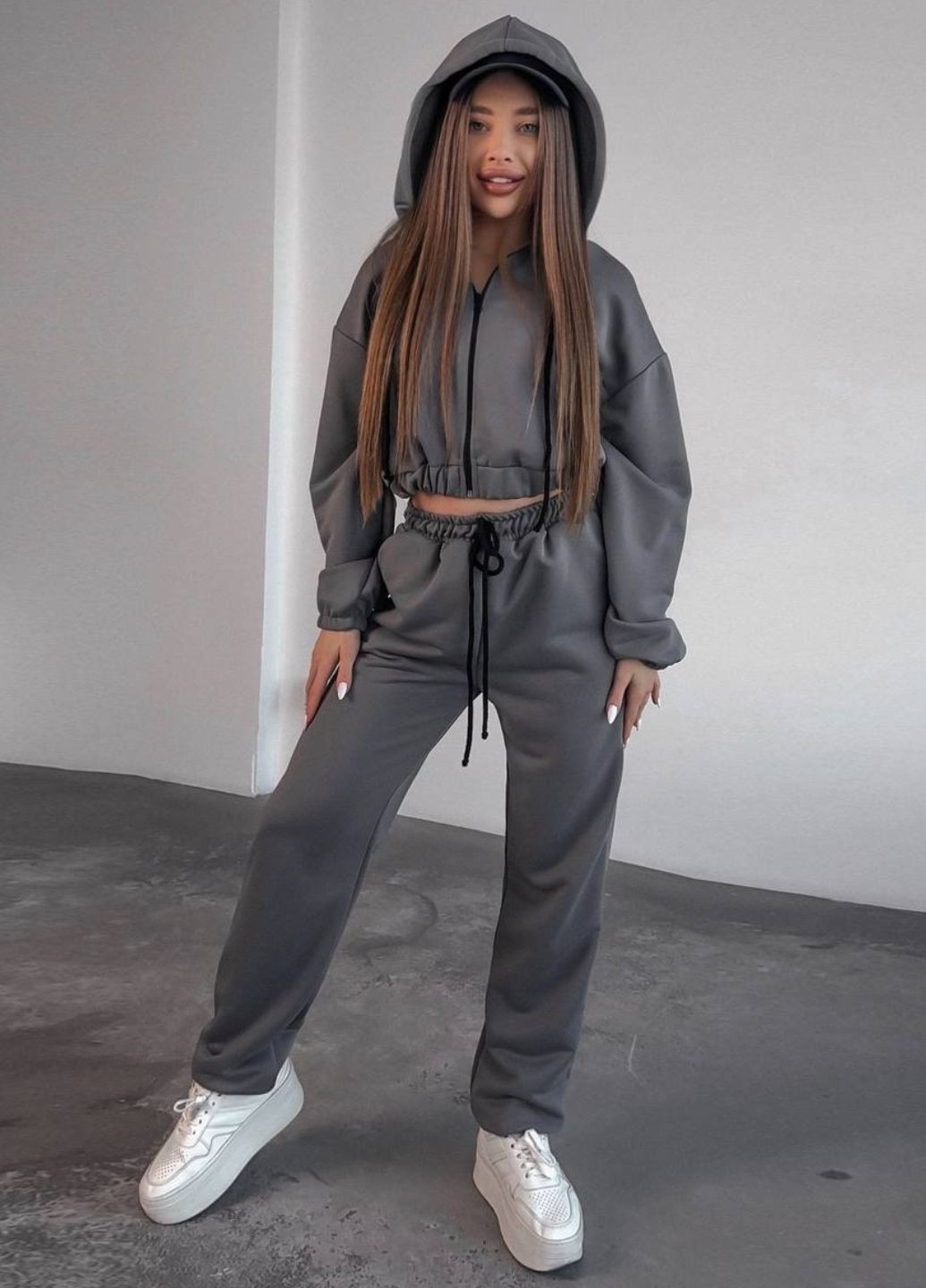 Базовий повсякденний костюм двійка: вкорочений худі на блискавці з капюшоном + джогери високої посадки Tik-Tak (324389218)
