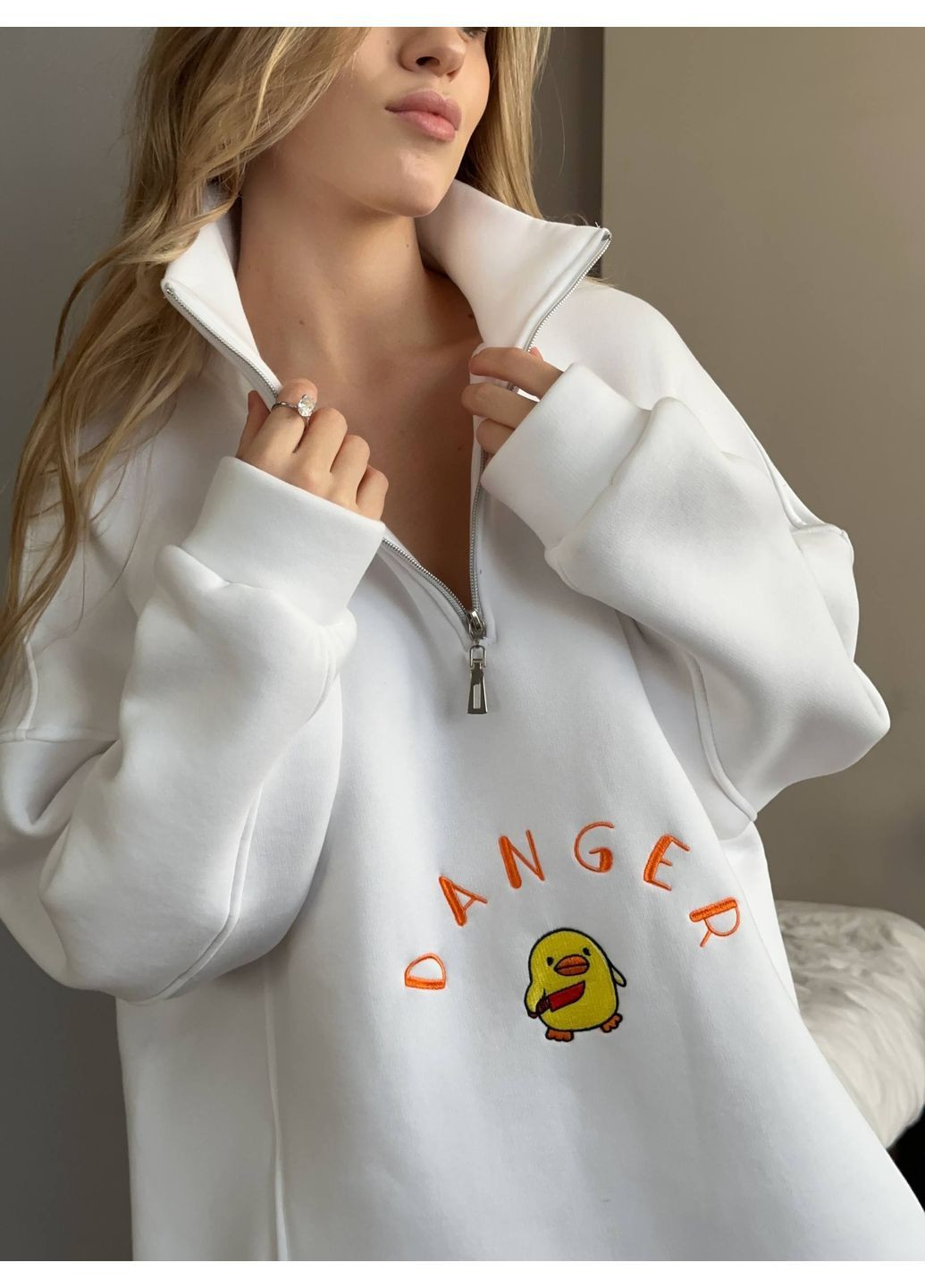 Белый оверсайз худые с вышивкой молния (370032413)