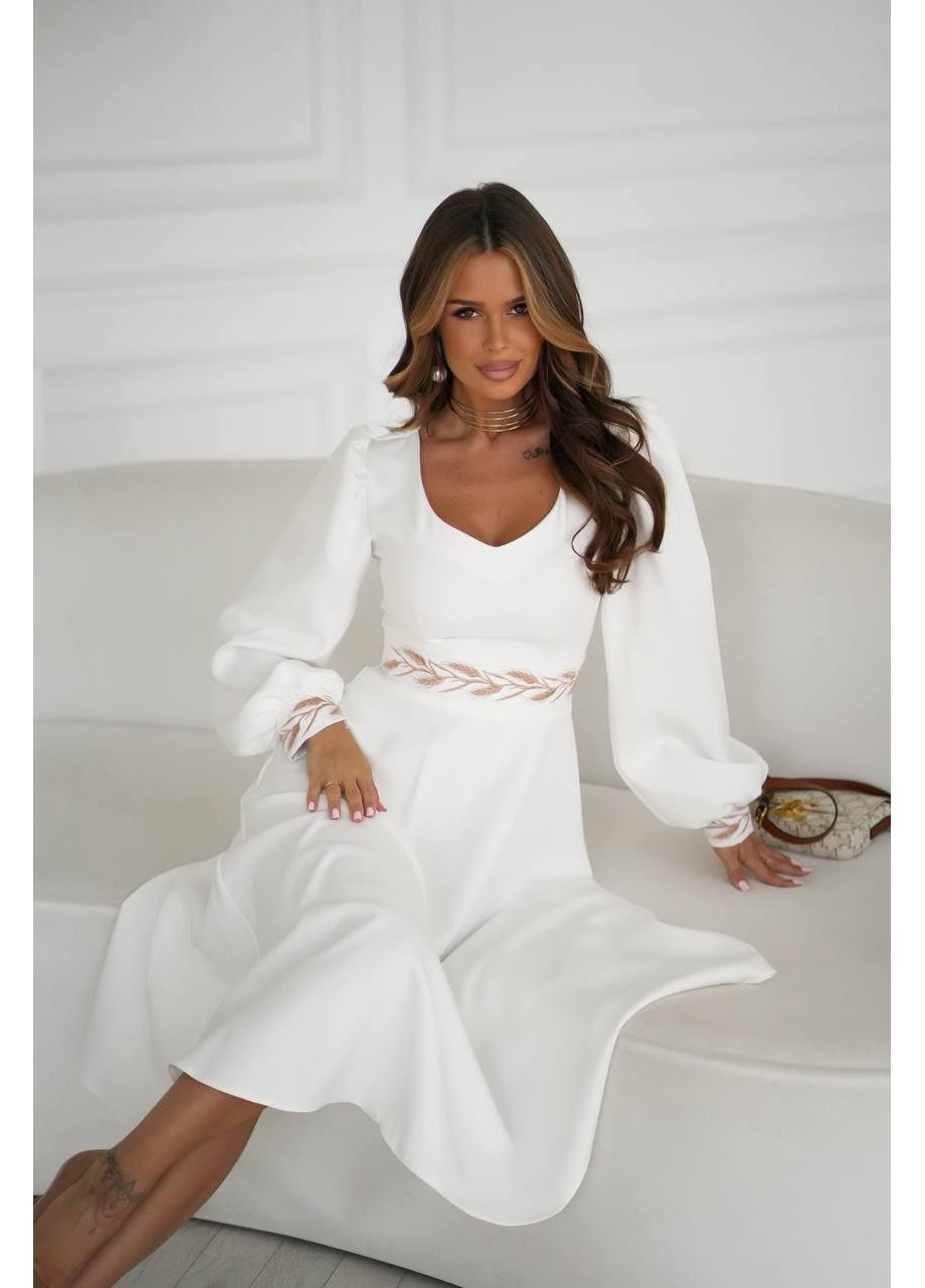 Молочное праздничный, вечернее женское платье меди с вышивкой на талии MonCher