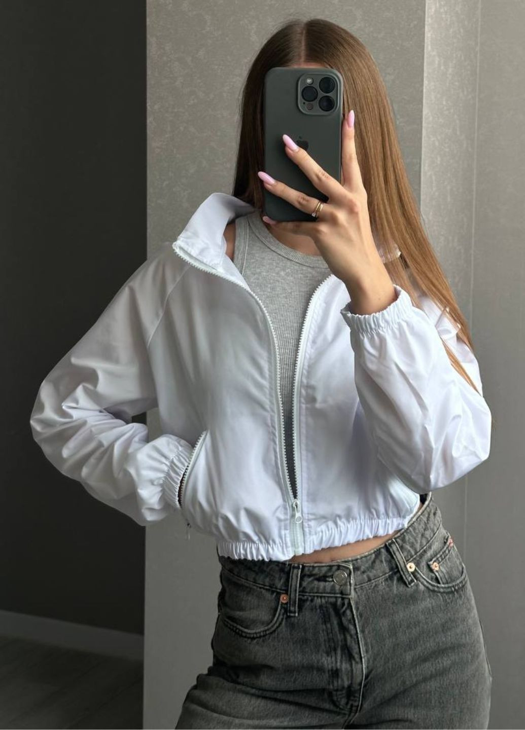 Базовая повседневная демисезонная укороченная ветровка на молнии с рукавами реглан, карманами и стойкой воротником Україна (328432641}