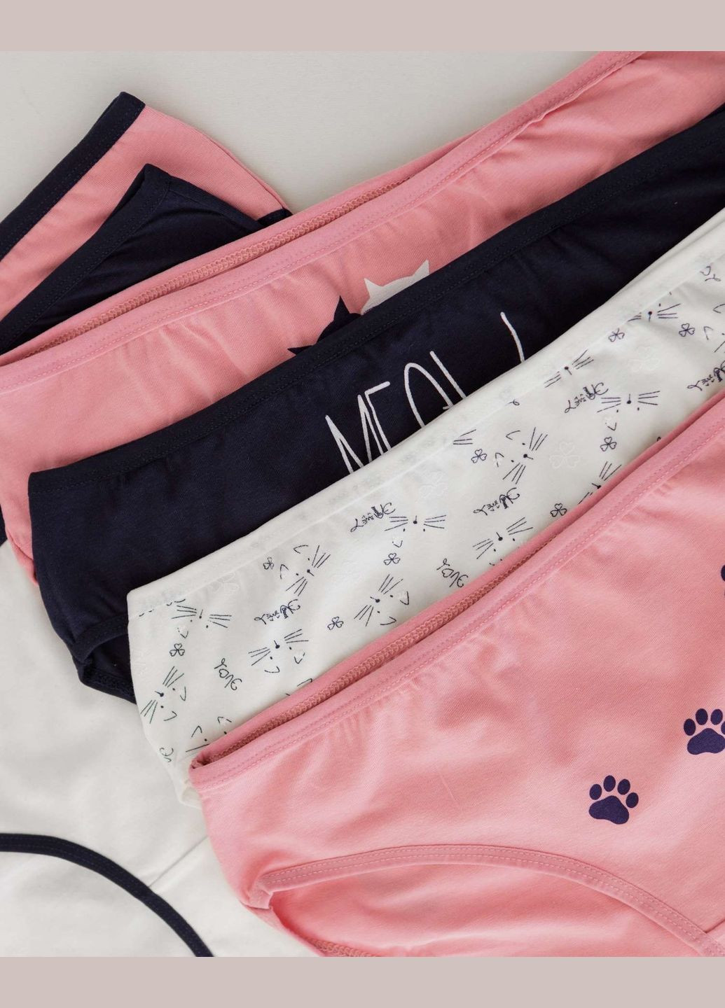 Набір жіночих трусиків тижневок батал - 7 шт Nicoletta (340277037)