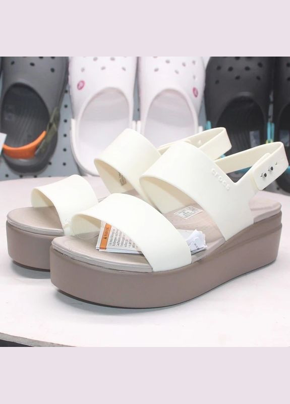 Белые женские сандалии платформа лавандовые women's 4u low wedges sandal purple moon Crocs