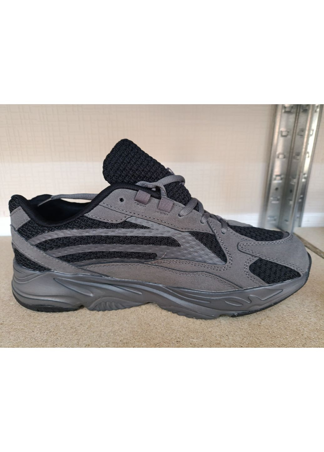 Серые кроссовки Navigator