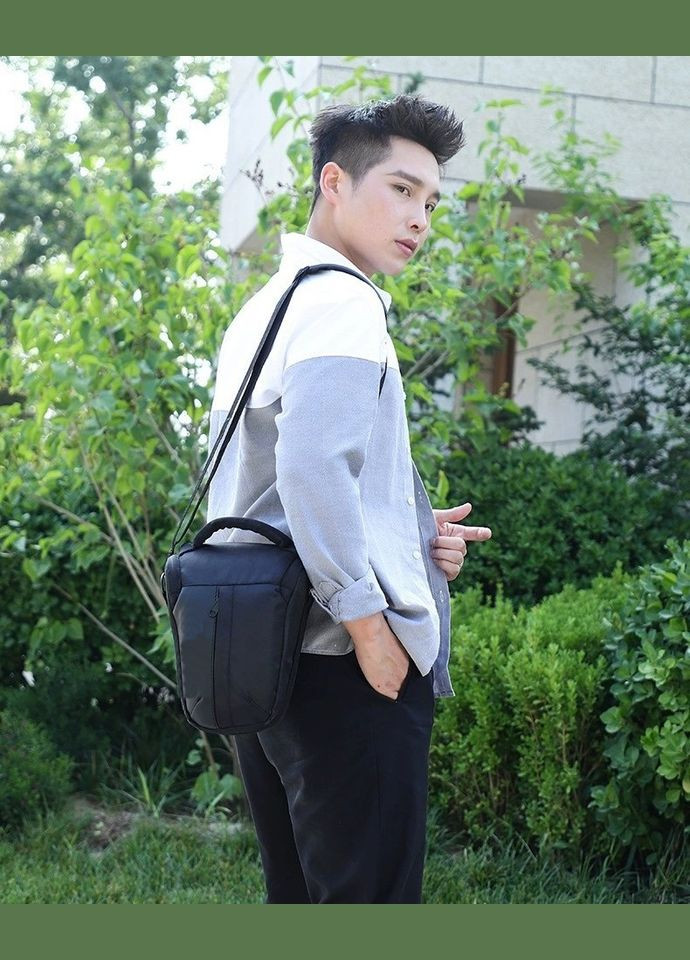 Сумка трикутна для фотоапарата протиударна з дощовиком чорно-червона ( код: IBF078BR ) Digital (325861912)