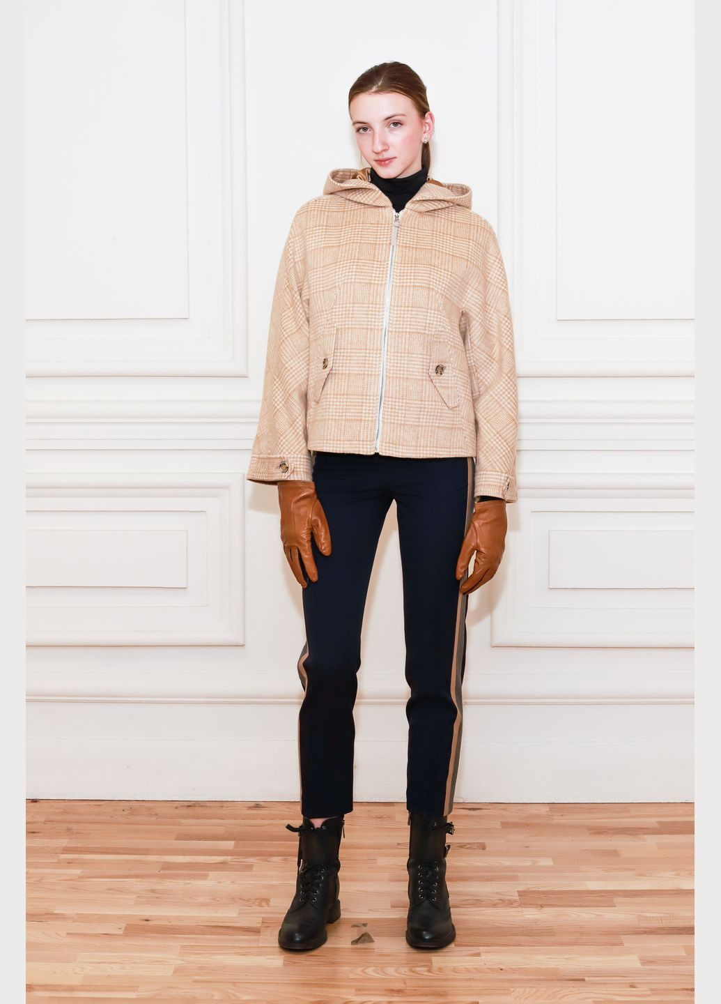 Бежевое зимнее Бежево-молочное укороченное пальто с капюшоном Сиена Dolcedonna