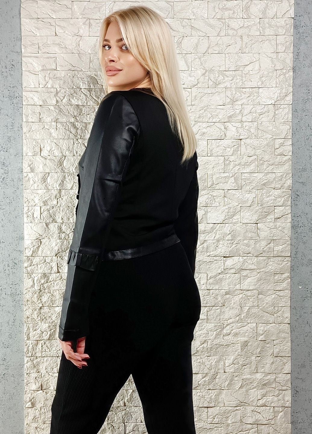 Черная демисезонная куртка di classe з екошкіри з трикотажем