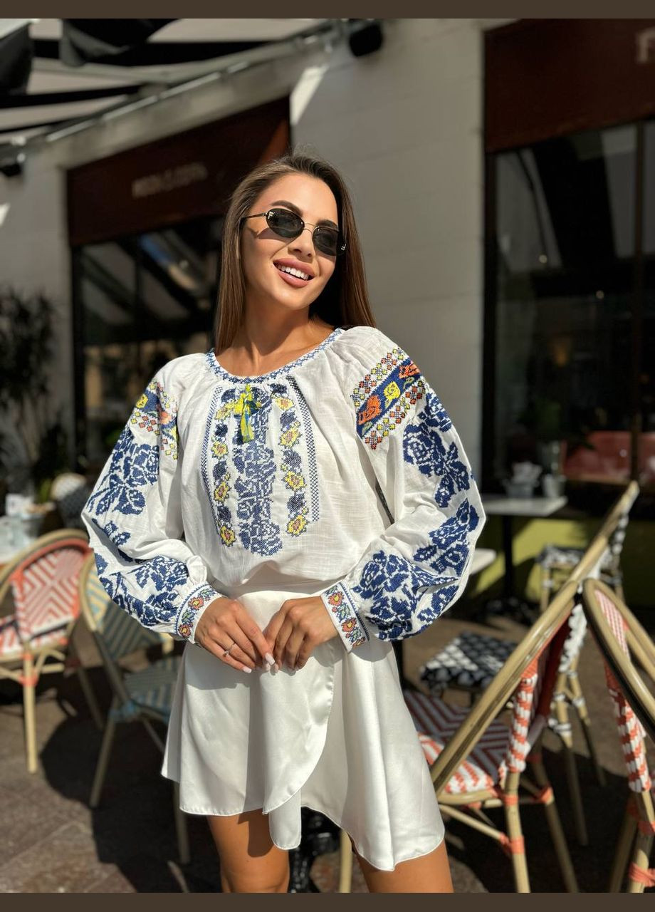 Белая женская вышитая рубашка "голубая роза" ESQ хлопок (325655372)