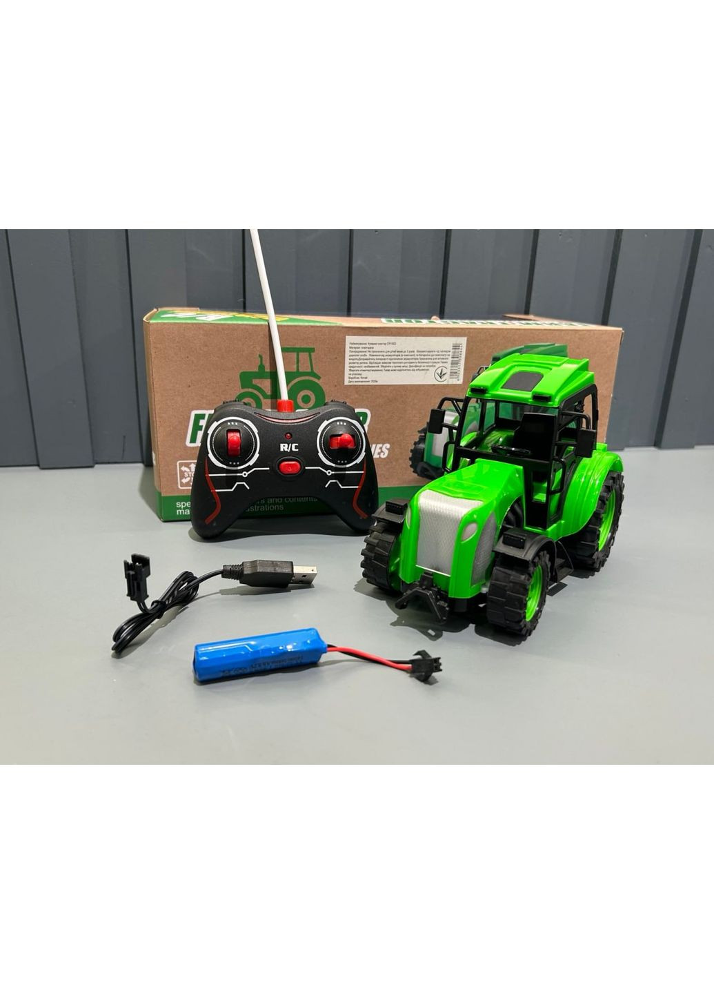 Трактор на радіокеруванні зі світловими ефектами 19см Зелений (CR1922) No Brand (366969787)