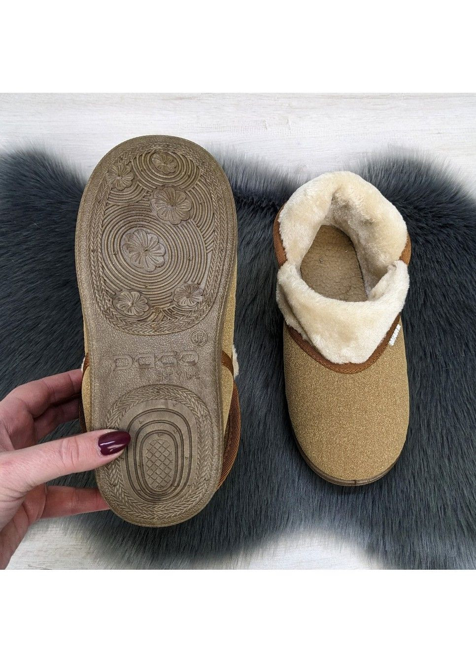 Песочные тапочки-чуни женские закрытые Dago