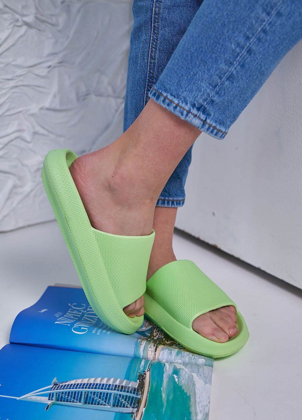 Неперевершені салатові шльопанці No Brand (329997807)