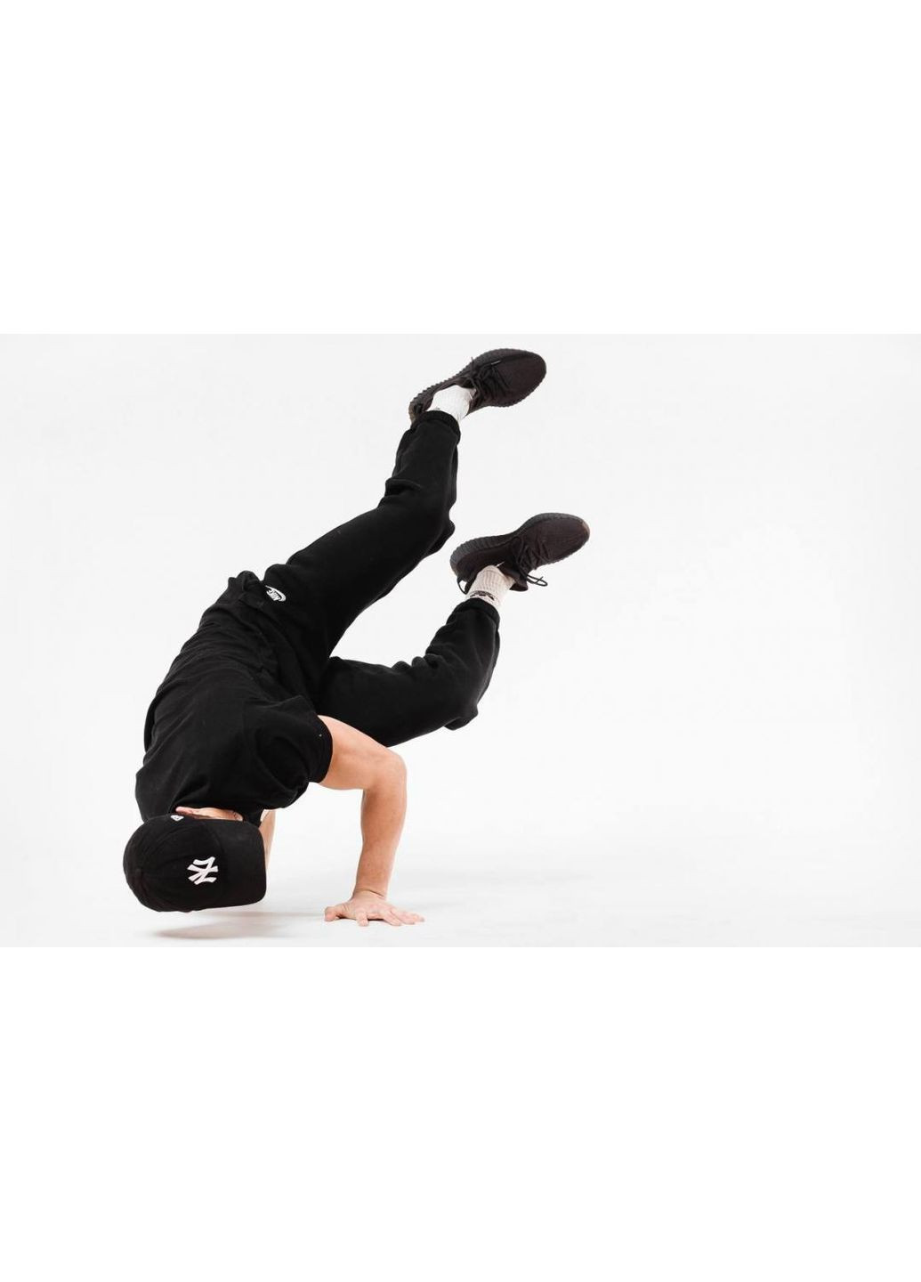 КРОССОВКИ ЖЕНСКИЕ ADIDAS YEEZY BOOST 350 V2 CINDER АДИДАС ИЗИ БУСТ No Brand чёрные демисезоны (367172582)