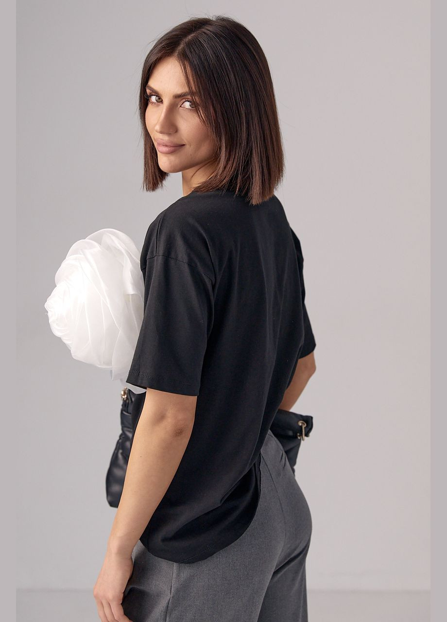 Черная летняя женская футболка с крупным объемным цветком Lurex