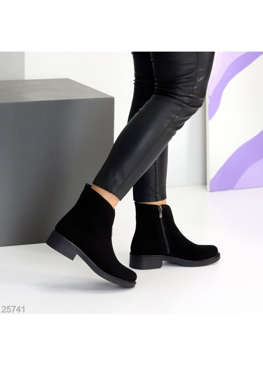 Жіночі зимові черевики Vorin, натуральна замша, чорні, утеплені напівшерстю, на низькому ходу No Brand (366290205)