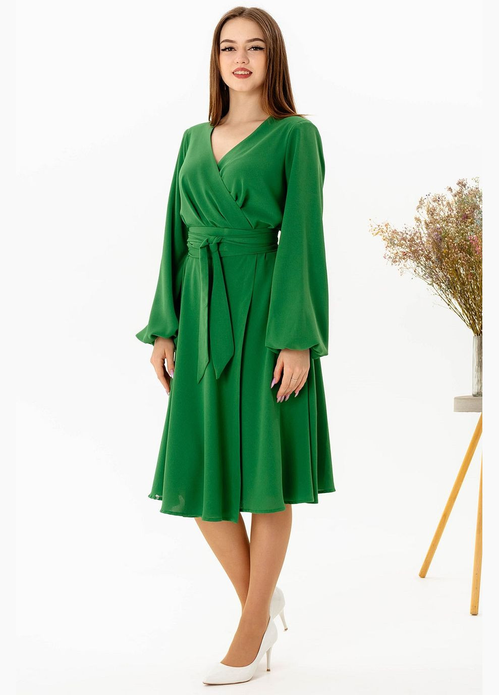 Зеленое кэжуал платье рукав фонарик женское 202 американский креп зеленое Актуаль