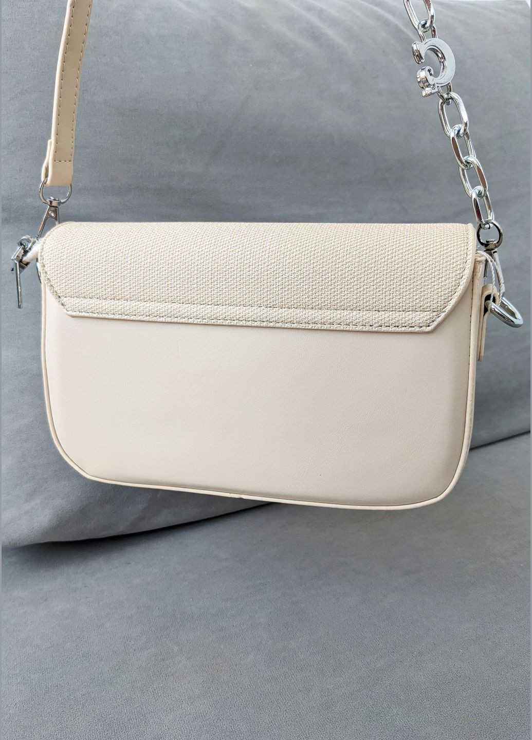 Кремова жіноча сумка з декоративною пряжкою та змінними ремінцями InFashion Сумка (342112315)