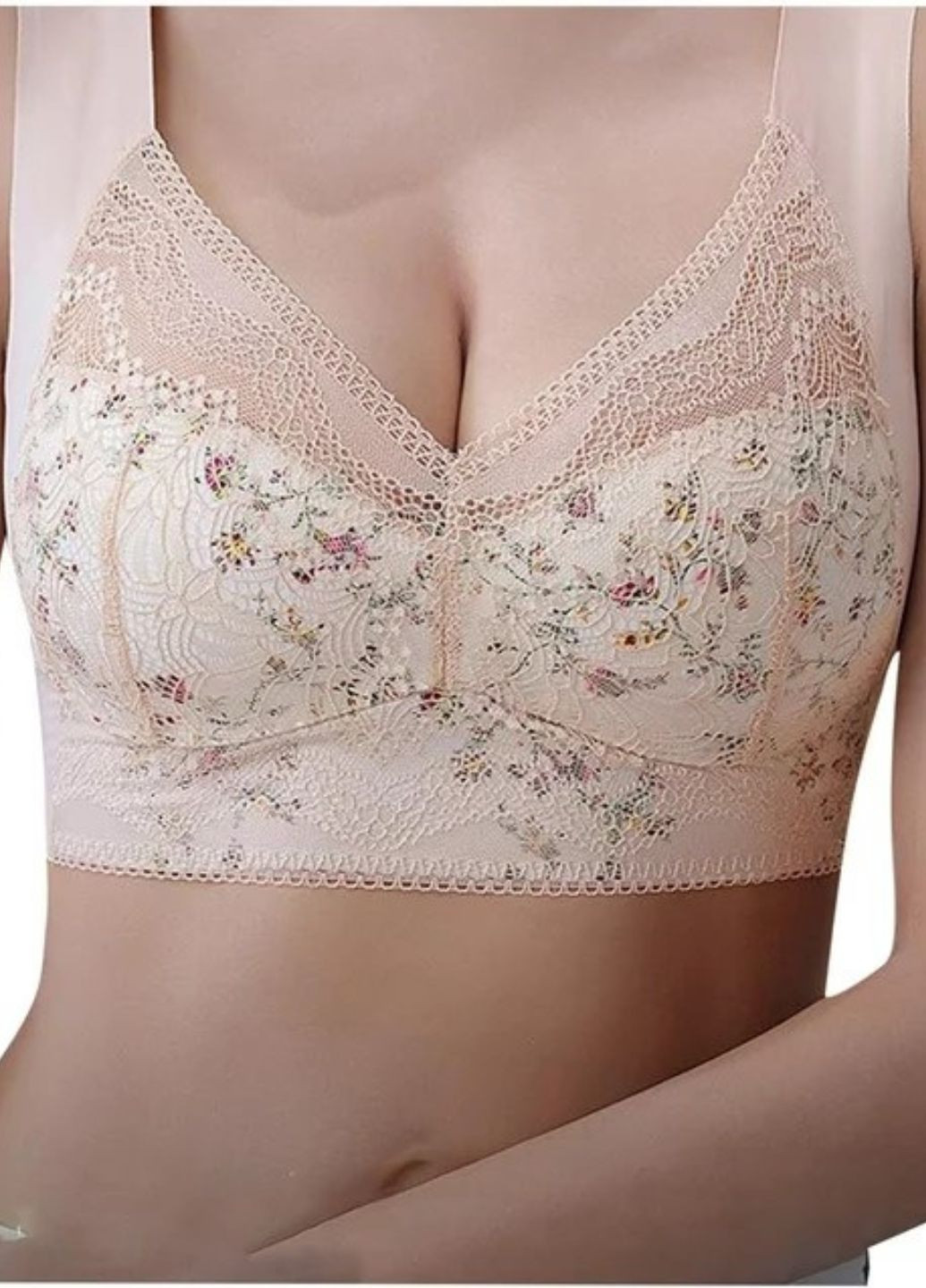 Бежевый топ эластичный топ с формованной кружевной чашкой на широких бретелях flowers comfortly (1273-44) Macarena без косточек нейлон