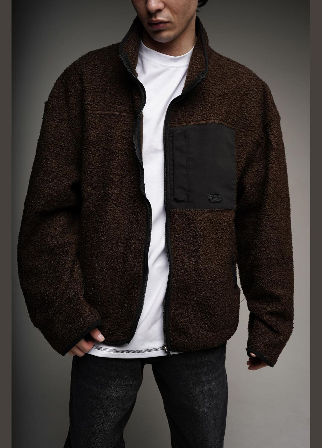 Стильна та тепла куртка-бомбер із м'якого матеріалу "барашек" Vakko на блискавці (324147089)