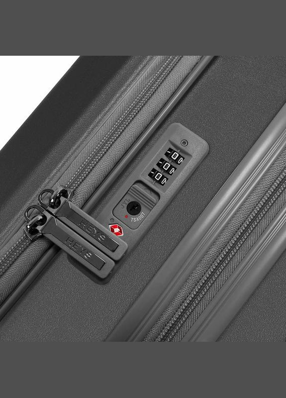 Чемодан EZ Fashion L 116/139л Charcoal (930913) Heys (322206886)