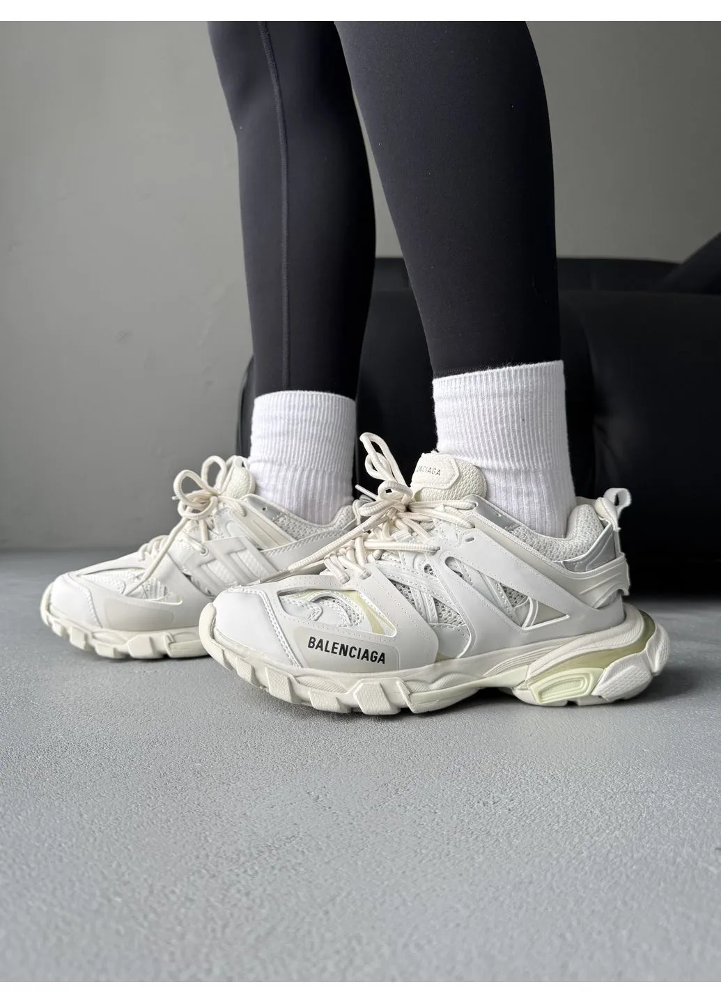 Бежеві всесезонні balenciaga track light beige Vakko