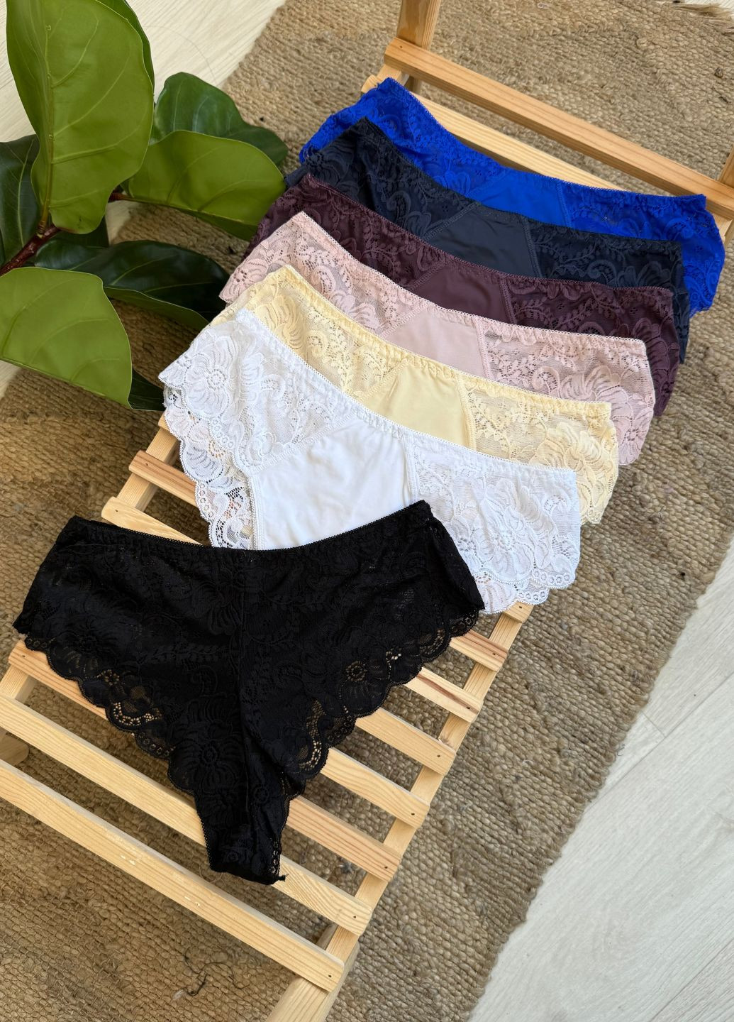 Мереживні трусики бразиліани колекції «Ваніль» VIDCHUY (366030351)