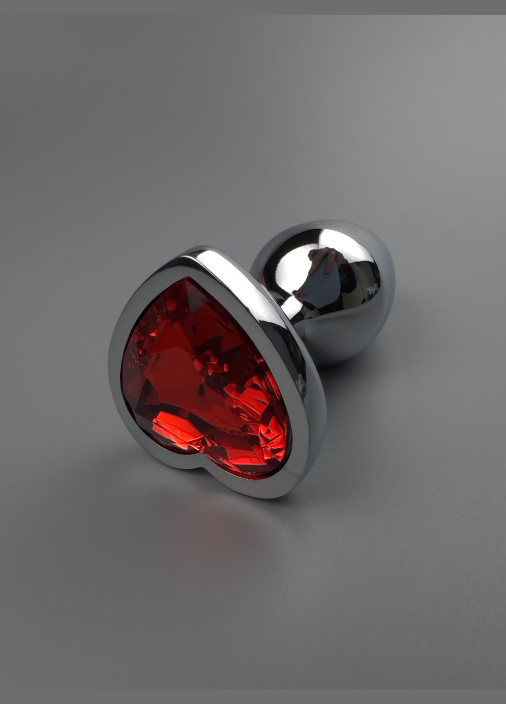 Металлическая анальная пробка с кристаллом красного цвета «Сердце», 10027red Soft Touch (316475969)