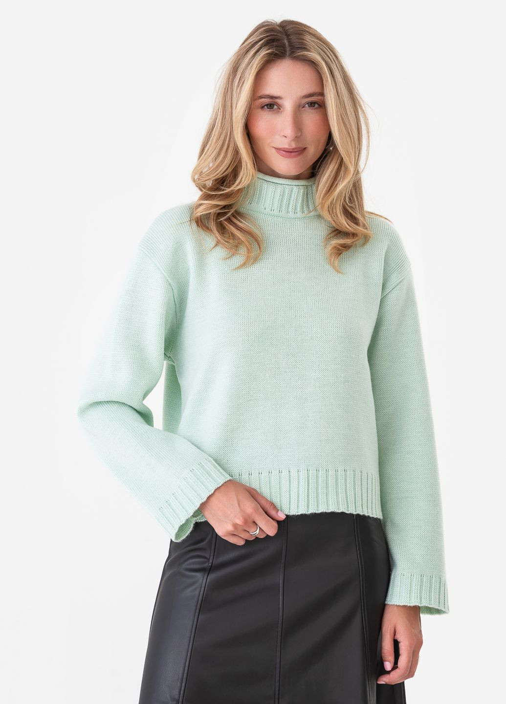 М'ятний вільний светр - стійка SVTR
