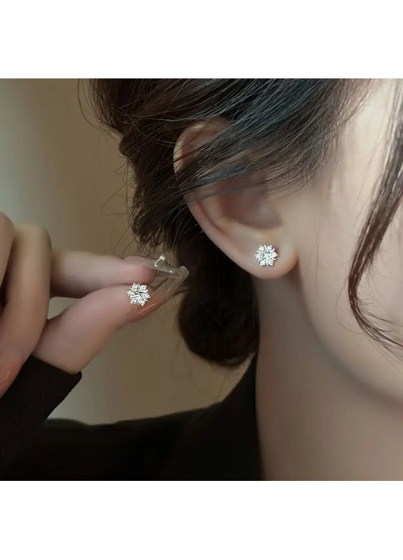 Серьги-гвоздики серебристые снежинка с белыми фианитами 1.5 см OrnatusDivinus457 Liresmina Jewelry (367831397)