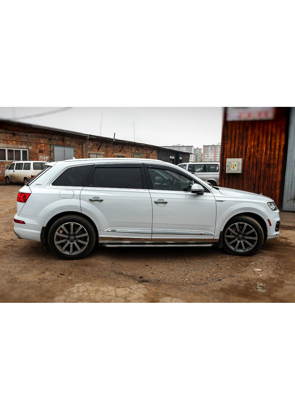 Бокові пороги V1 (2 шт., алюміній) для Ауди Q7 2015-2026 рр OEM (392193890)
