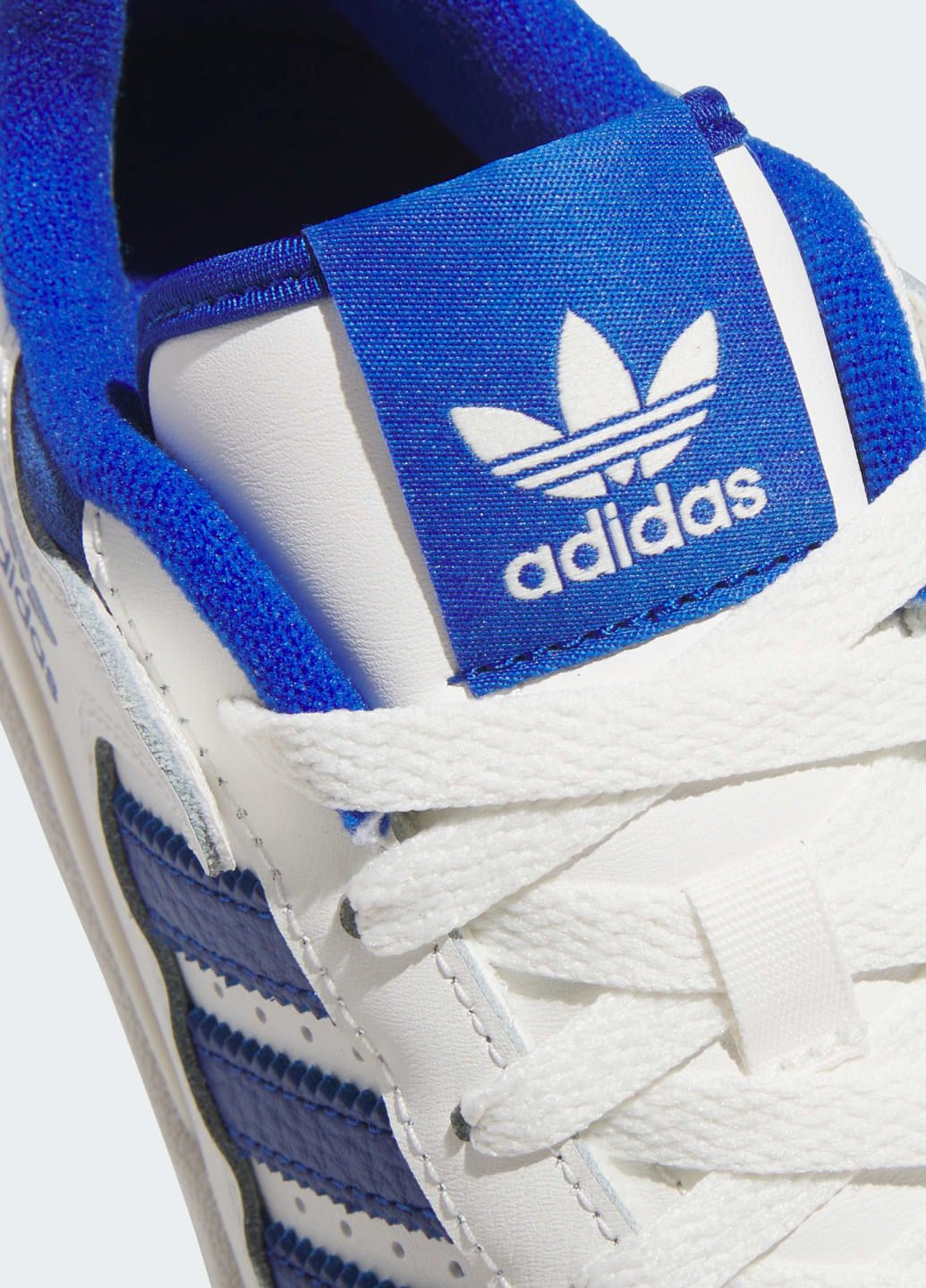 Белые всесезонные кроссовки forum low cl kids adidas