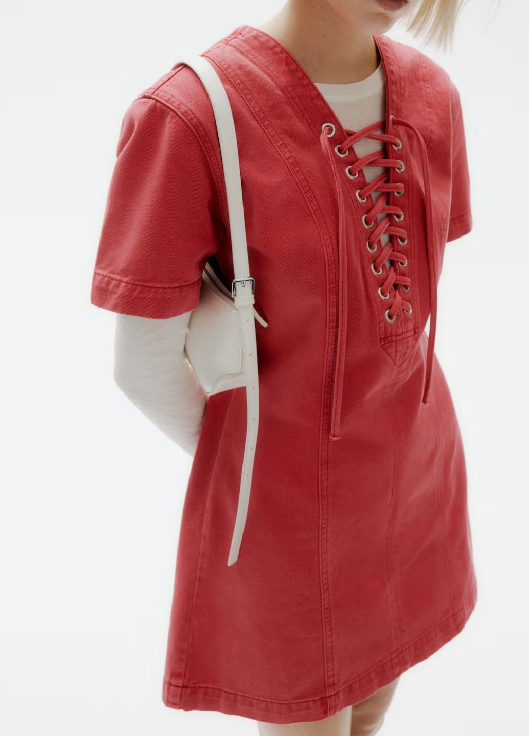 Красное джинсовое платье H&M однотонное