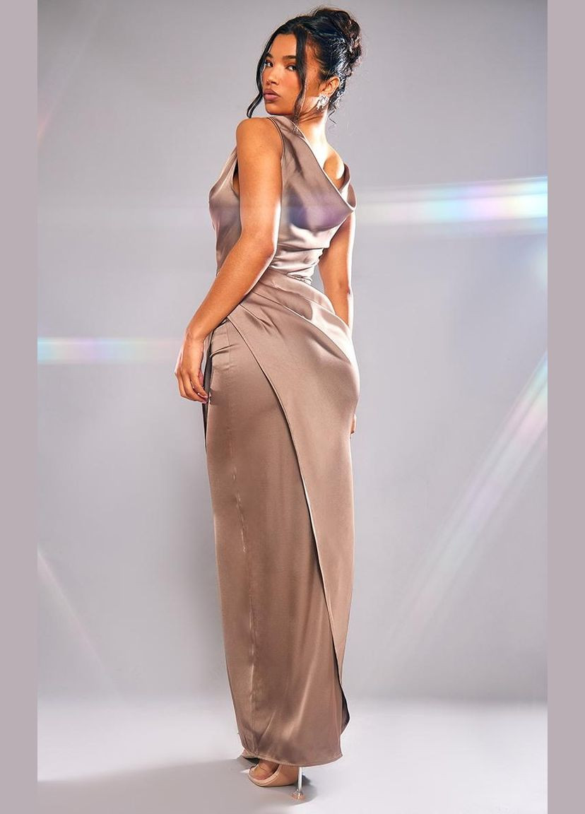 Коричнева сукня PrettyLittleThing