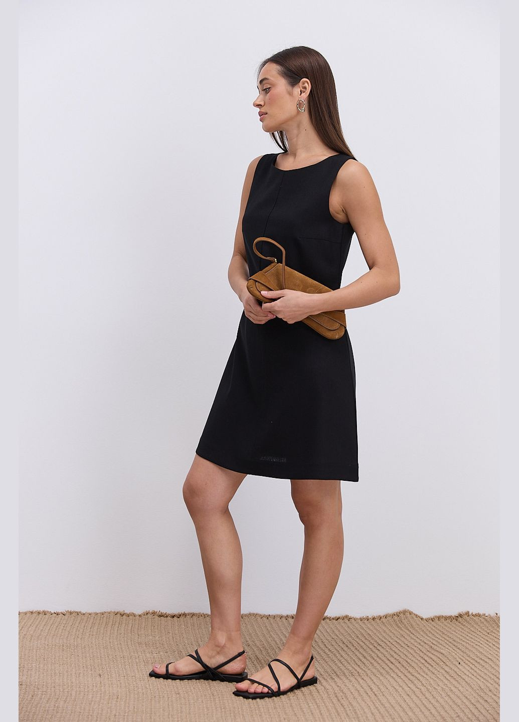 Черное летнее короткое платье без рукавов Arjen