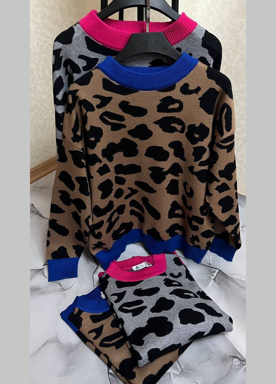 Коричневый теплый мягкий свитер на холодное время года с трендовым принтом лео. No Brand