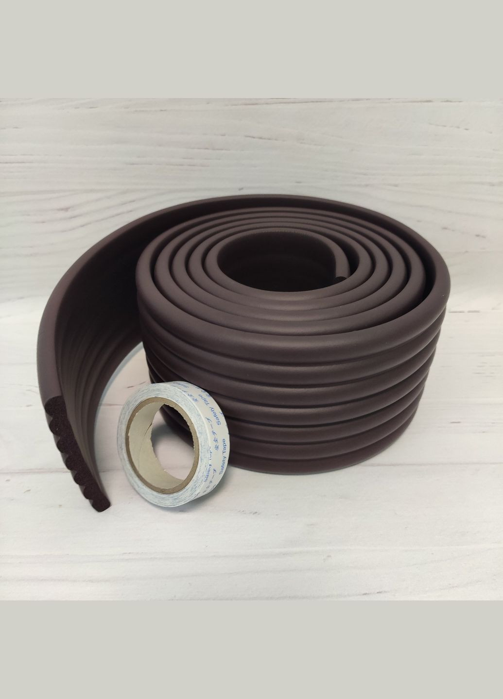 Защитная лента на острые углы и края мебели 2 м (тёмнокоричневый) LELUNO (312000208)