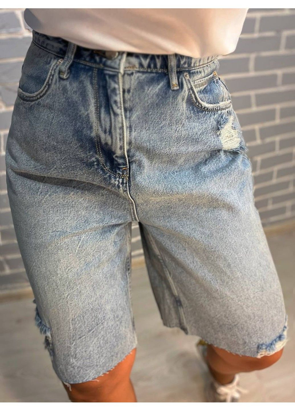 Шорти жіночі джинсові Women Denim 2038-977 бермуди рвані довжина до колін блакитні No Brand (315422455)