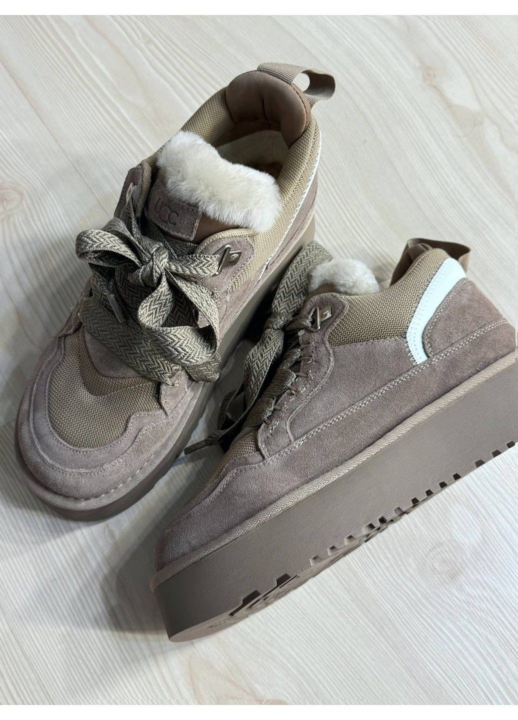 Зимние ботинки женские 275-3 угги замшевые с мехом на платформе бежевые Hengji из натуральной замши