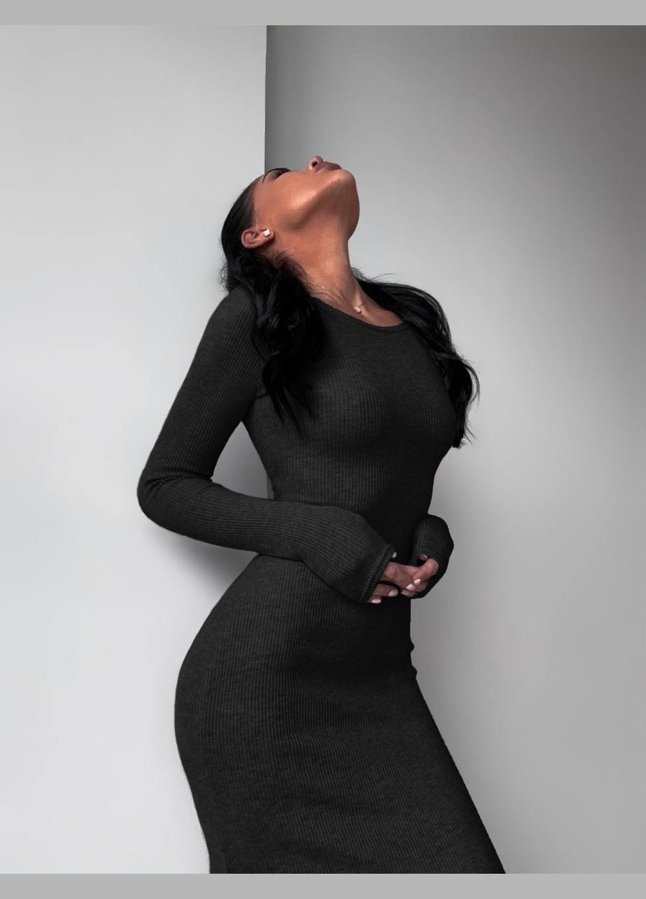 Черное приталенное черное платье-миди из приятной к телу ткани с длинным рукавом, тёплое демисезонное платье с открытой спиной No Brand однотонное