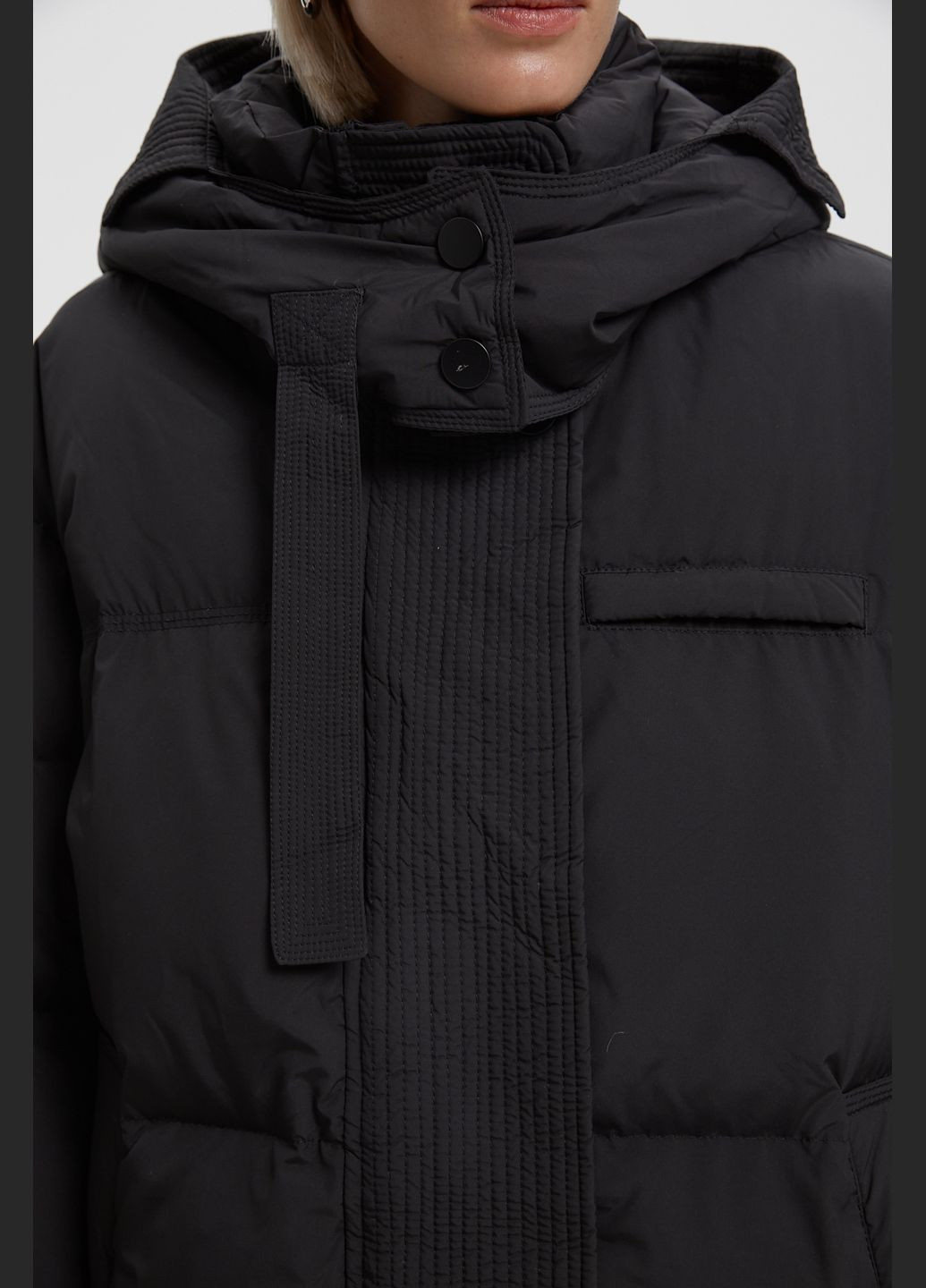 Черная зимняя куртка, цвет черный Estro