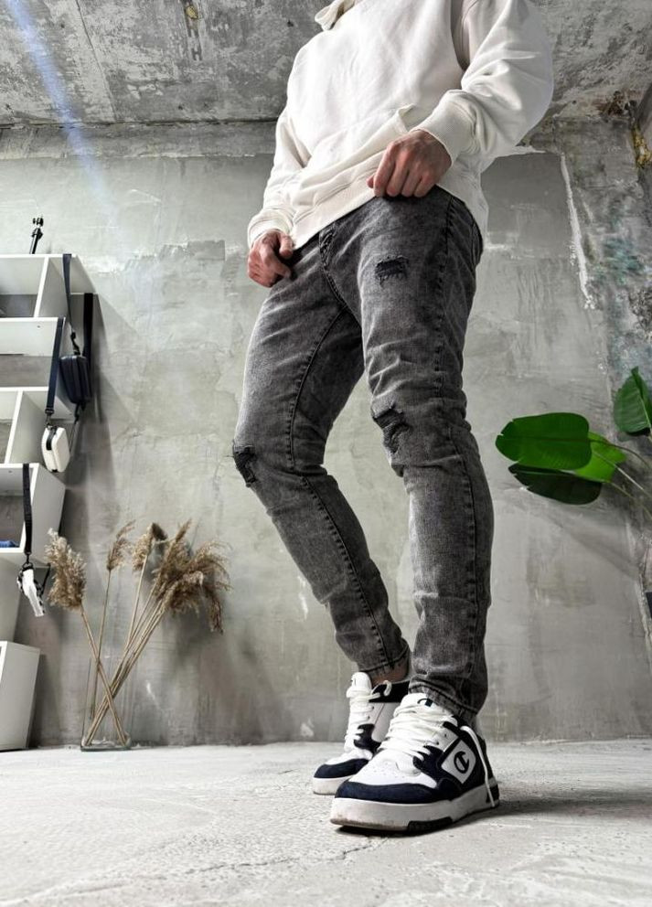 Серые демисезонные джинсы No Brand