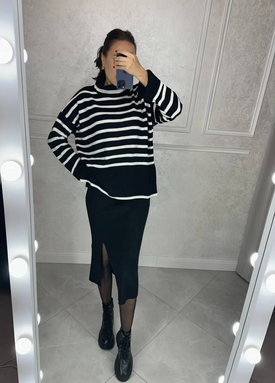 Чорний демісезонний светр (заміри в описі) DK/DL Мода без кордонів