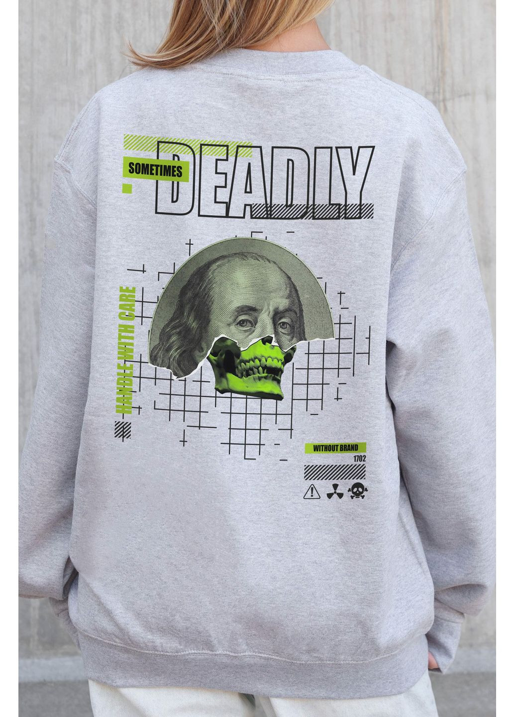 Серый женский утепленный оверсайз свитшот на флисе с принтом deadly Without однотонный без декора (366740683)