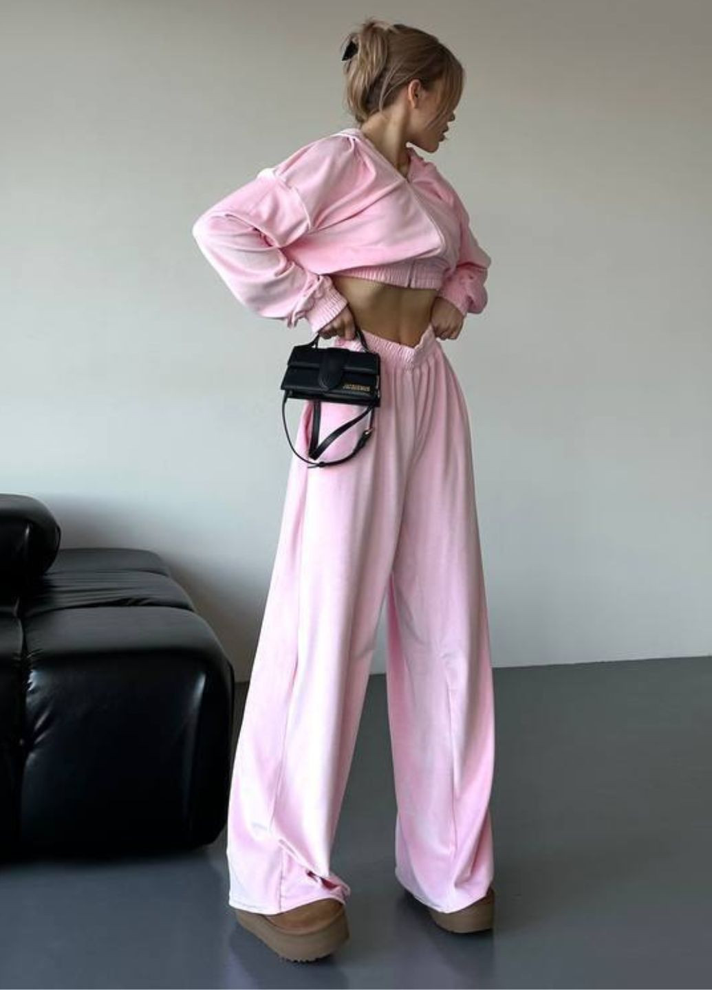 Велюровий повсякденний оверсайз костюм двійка: вкорочений худі на блискавці + широкі штани високої посадки Tik-Tak (341736053)