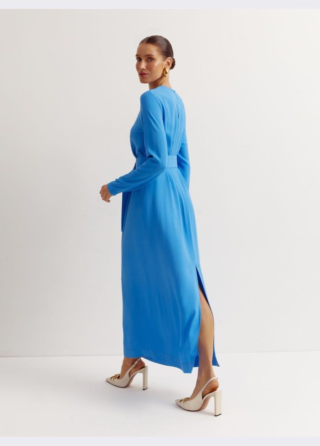 Синее длинное платье синего цвета с поясом Dressa