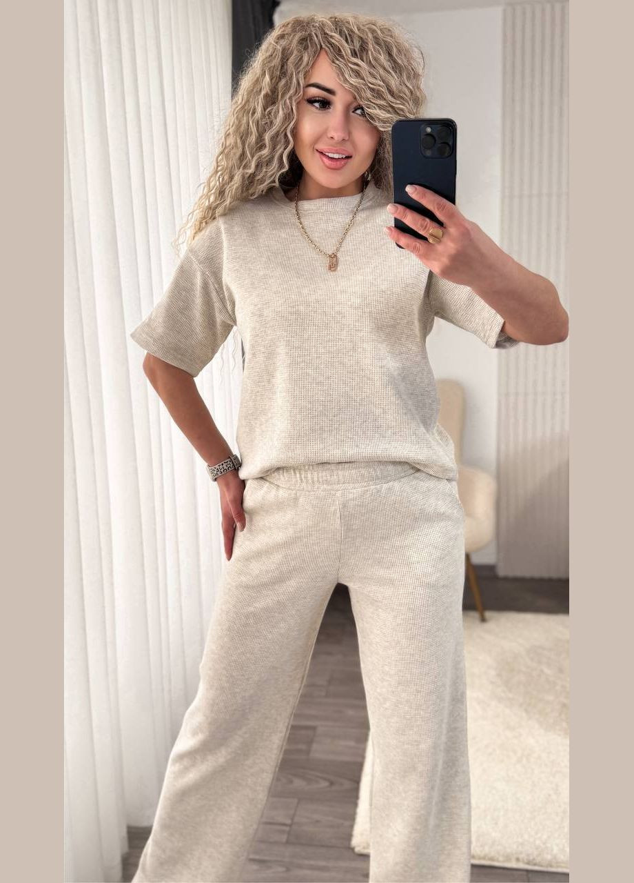 Жіночий костюм двійка футболка та штани з розрізами MonCher (335013749)